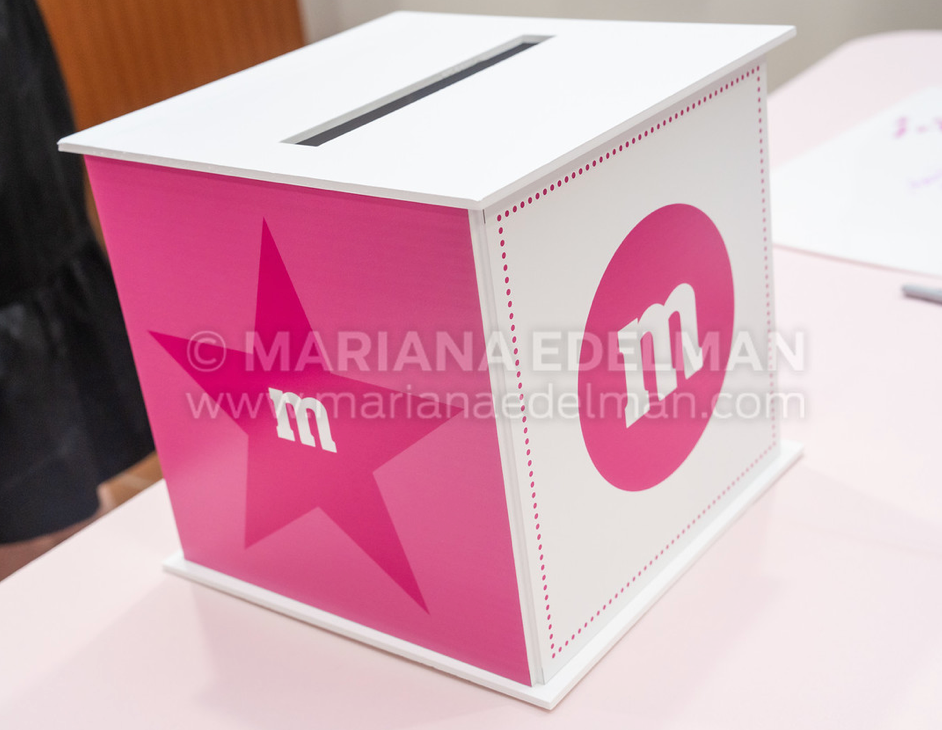 CUSTOM GIFT BOX