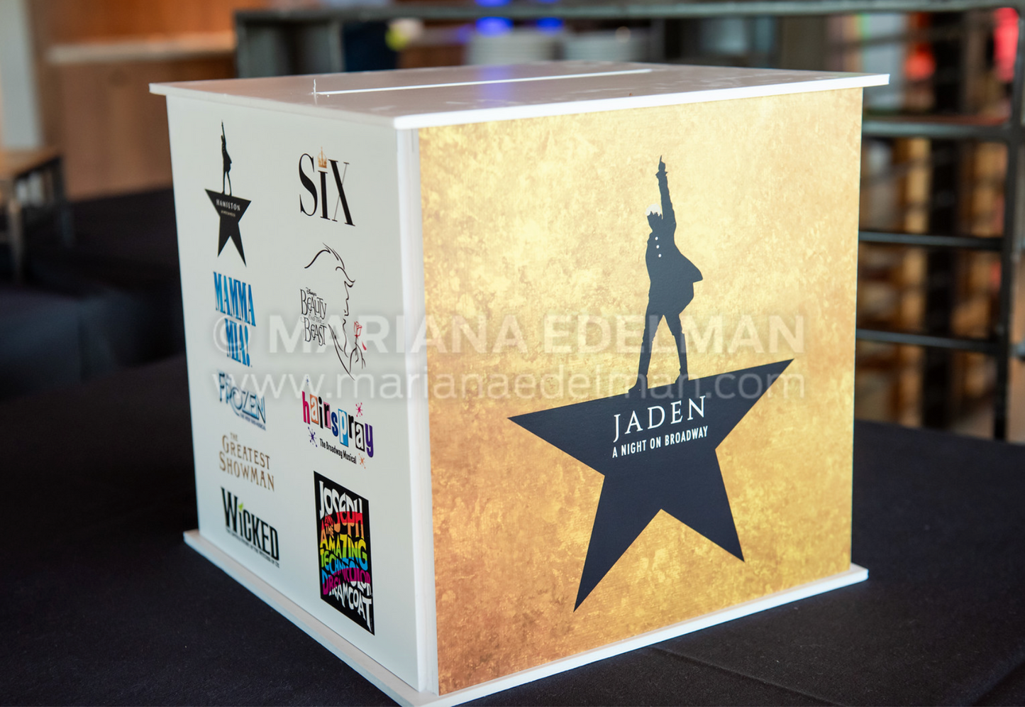 CUSTOM GIFT BOX